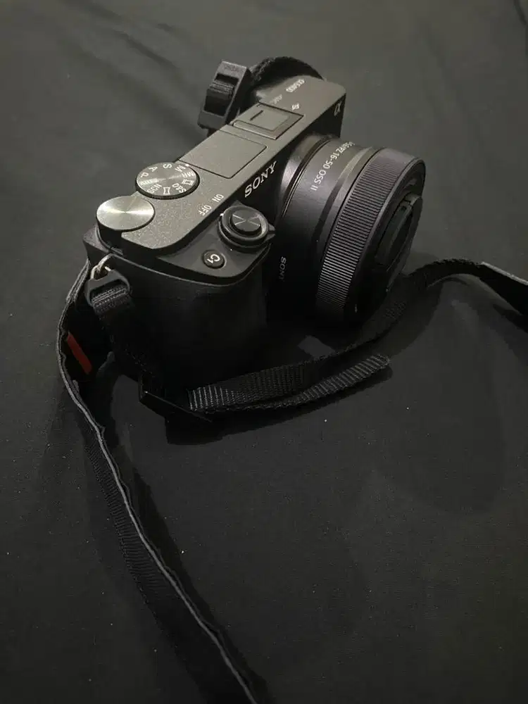 Sony A6400 + Lensa Kit 16-50mm F3.5-5.6 OSS II