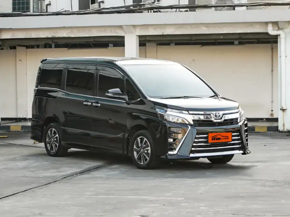 Toyota Voxy 2.0 AT 2018