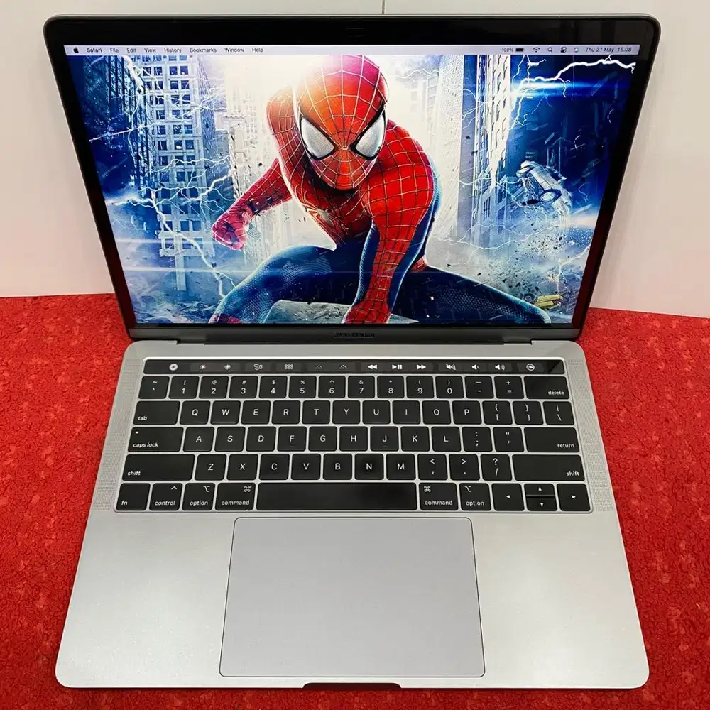 Macbook Pro 13 inch, 2019  Four Thunderblot 3 ports