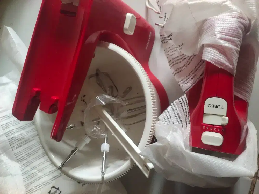 Mixer Philips warna merah putih