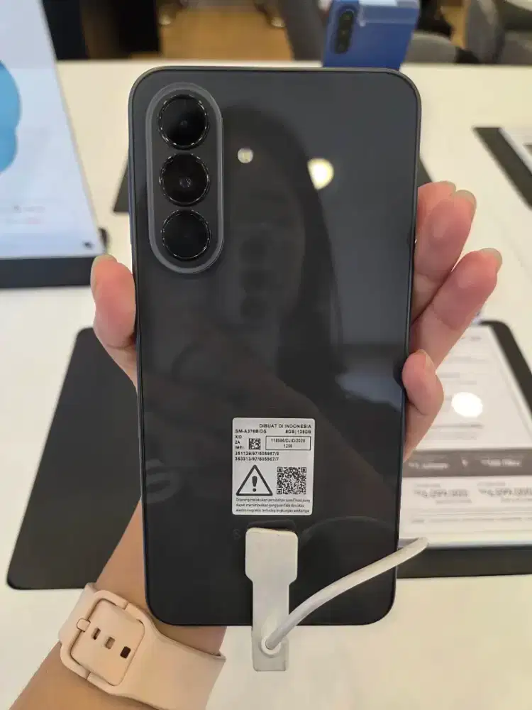 SAMSUNG GALAXY A37