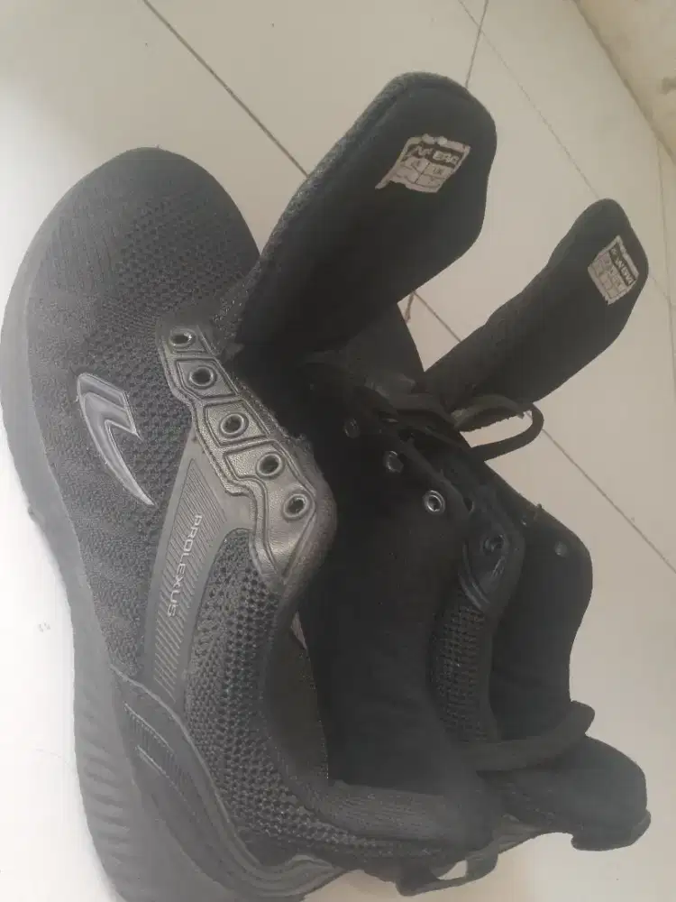 Sepatu new era prolexus