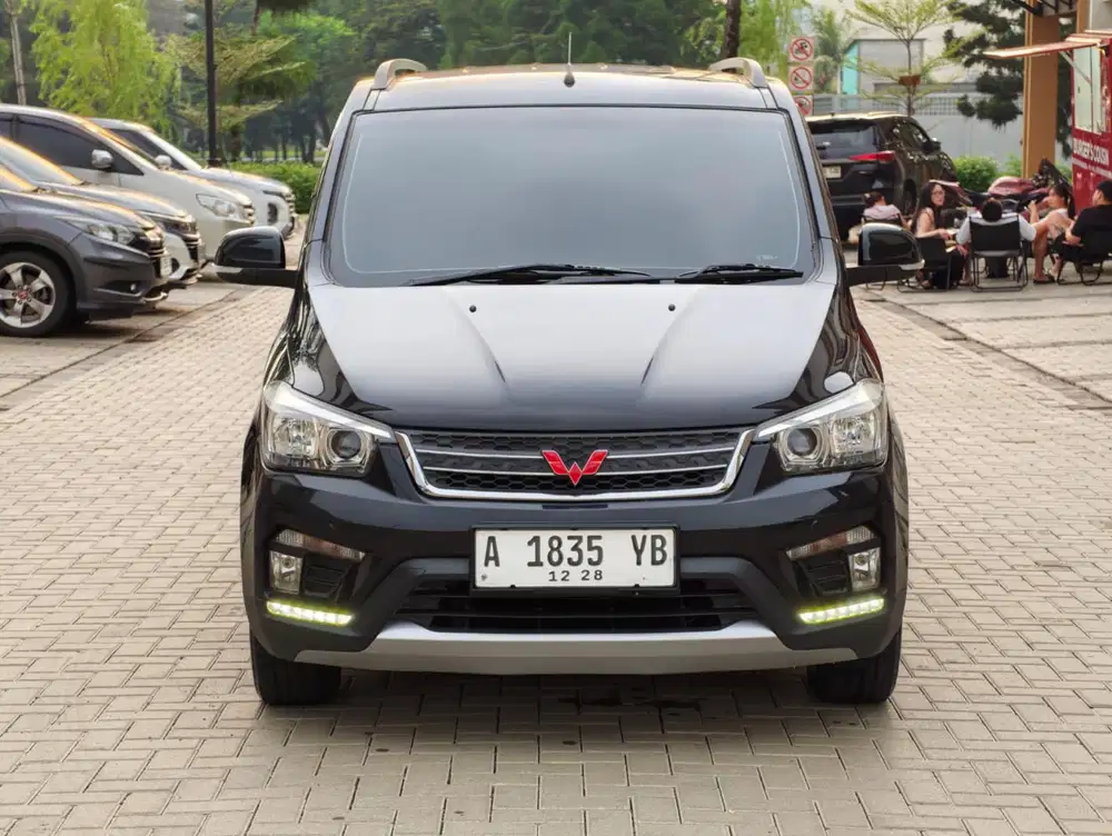 WULING CONFERO 1.5 L LUX MT 2018 HITAM