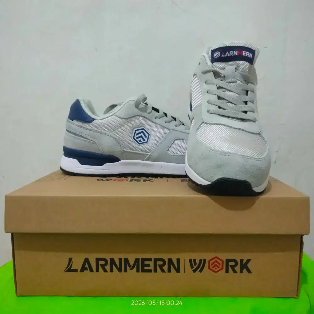 Sepatu safety pria