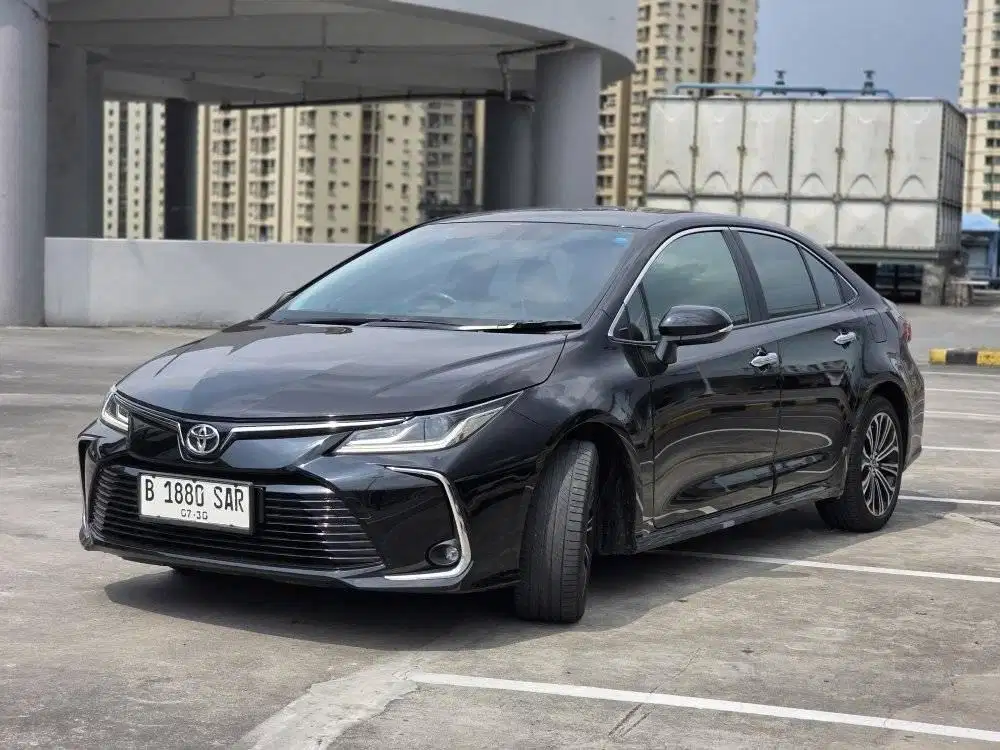 Toyota Altis V hitam 2022 km39rb