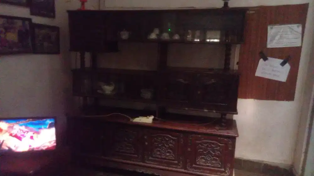 Lemari makan, meja makan , bufet hiasan, meja rias