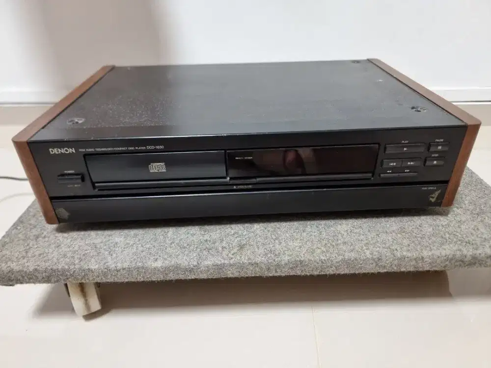 Denon DCD-1630 CD disc player compact vintage