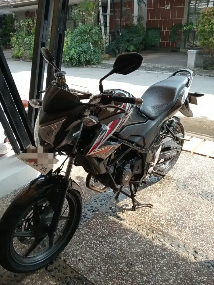 Honda CB 150 R old