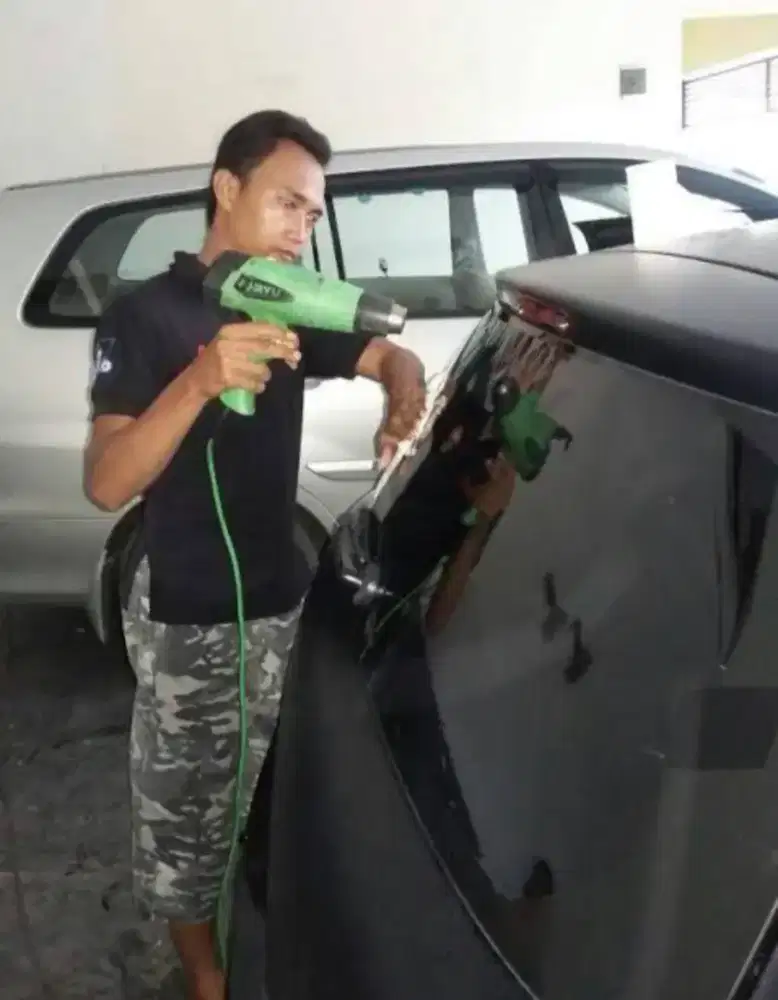 Pasang kaca film di sini 1jam beres .gak pakai lama