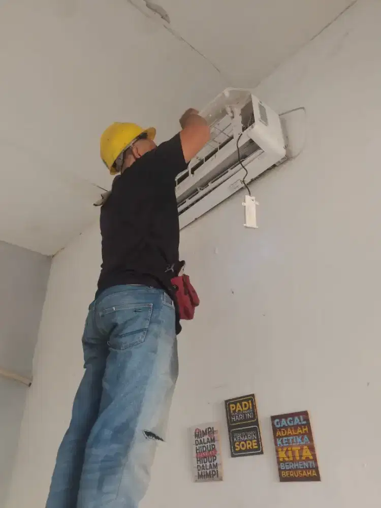 Cuci dan service AC