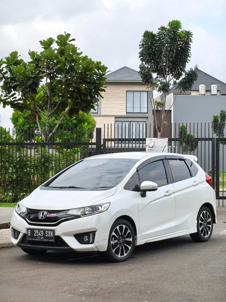 HONDA JAZZ RS 1.5 AT 2016 Low Km 60rb Sangat terawat Istimewa !!
