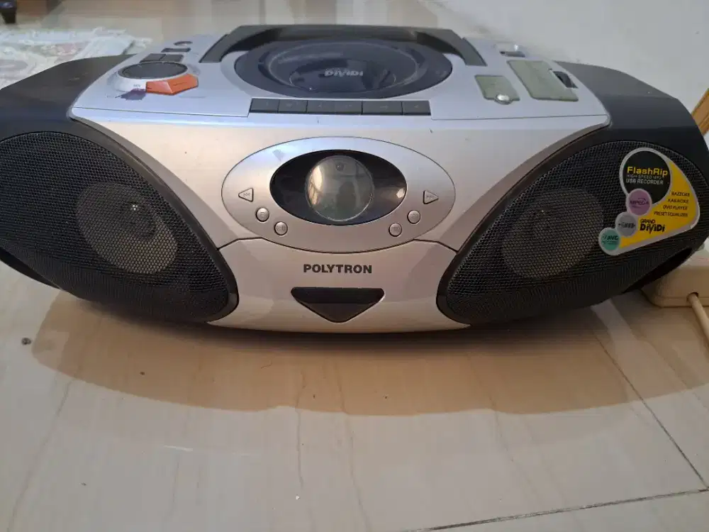 Polytron compo.kondisi bagus. Jual cepat