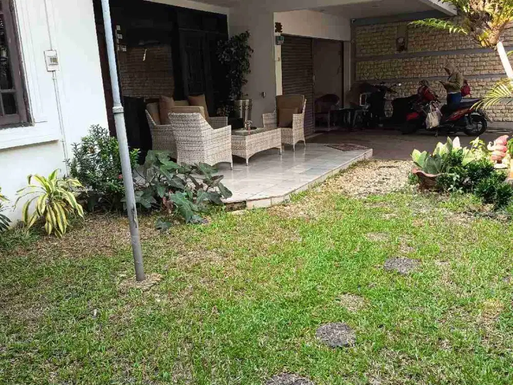 rumah Kemang timur Lt. 921 m / Lb 400 m 1 Lantai. Spoil. rumah model lama. masih di tempati. Spool. 4 Kt. 3 KM. 1 Kp + 1 Km. 2 Garase 2 Carpot taman.. lokasi dekat ke Sekolah internasional Australia. dan dekat Ke Jl. Ampera. Jl. Pejaten barat   Harga  13