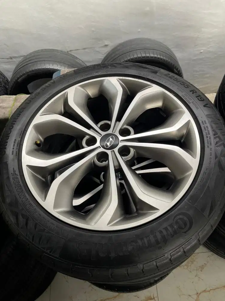 dijual velg hyundai santafe ring 19 sepaket ban