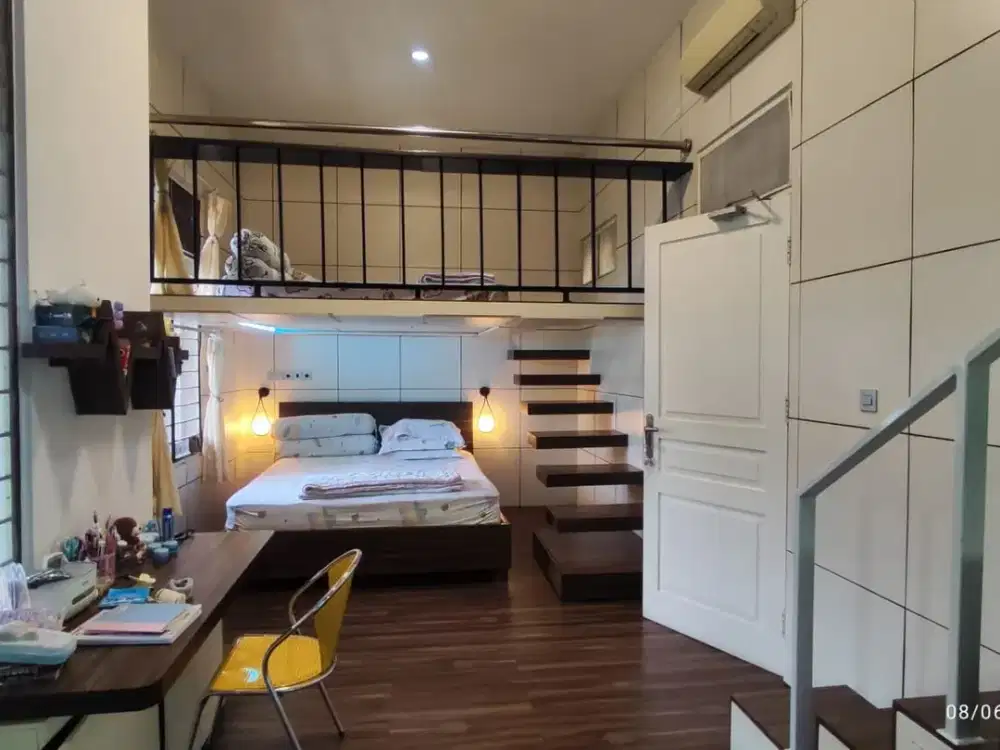 Rumah Modern siap Huni 2,5 lantai Dengan Private Pool Cipinang