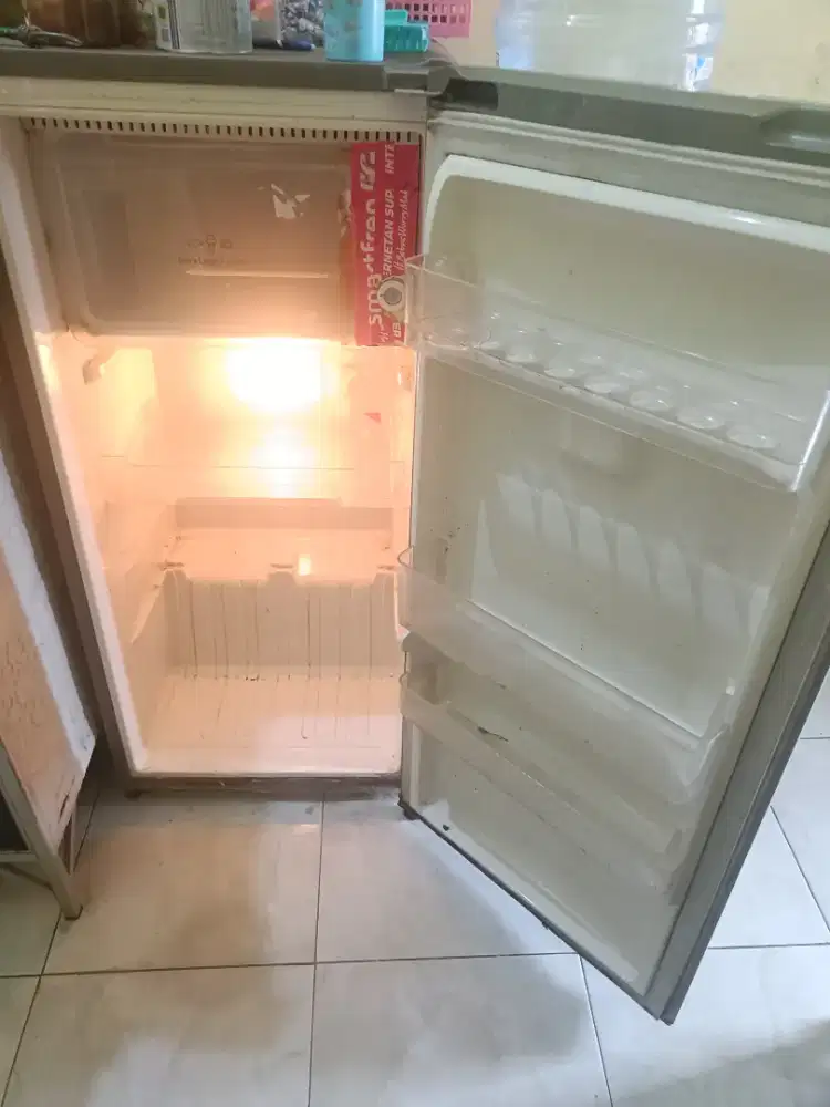 Kulkas nyala tidak dingin LG