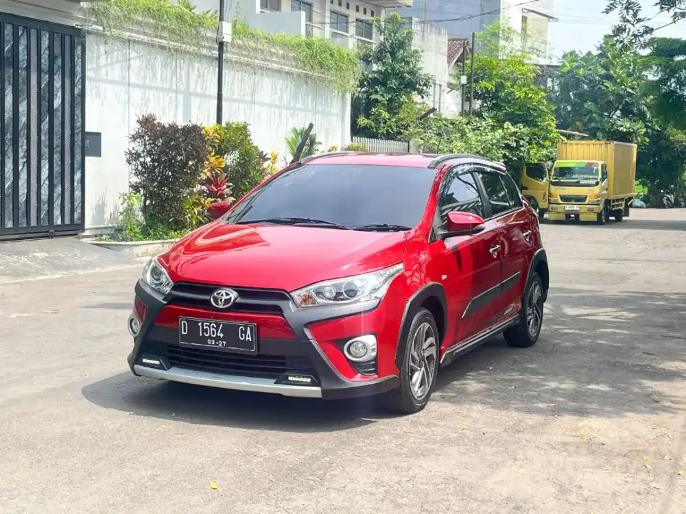 Toyota New Yaris Hayker CVT 2017 merah