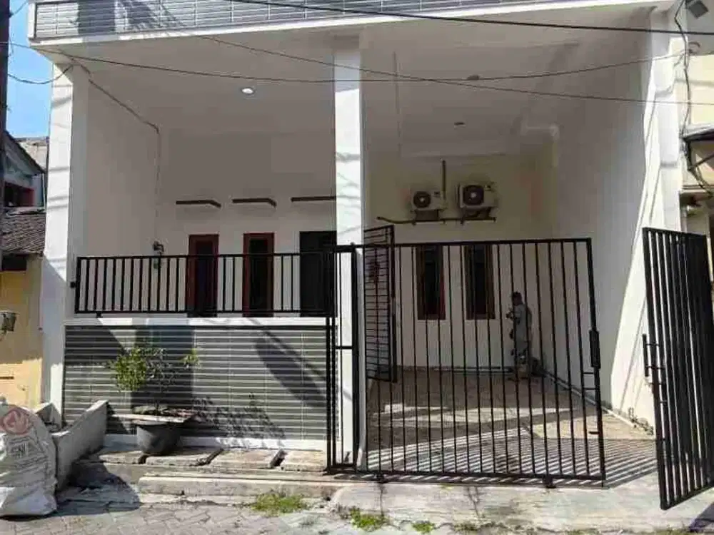 Dijual Rumah 1 lt 7 x 11 m2 di Poris Indah Shm ada 2 kt 1 km bonus kitchen set dan 2 unit ac, air pam, listrik 2.200 watt
Ayo survei & nego yuk sampai deal!!