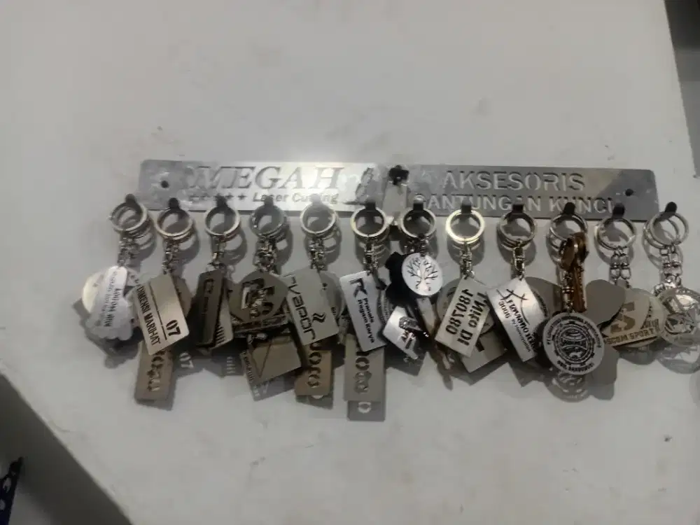 Gantungan kunci stenlis