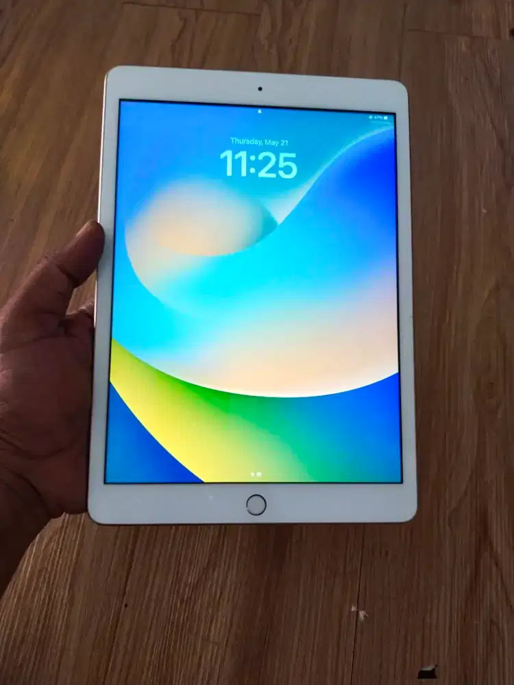 Ipad 8 32gb wifi ibox unit only bisa tt handphone