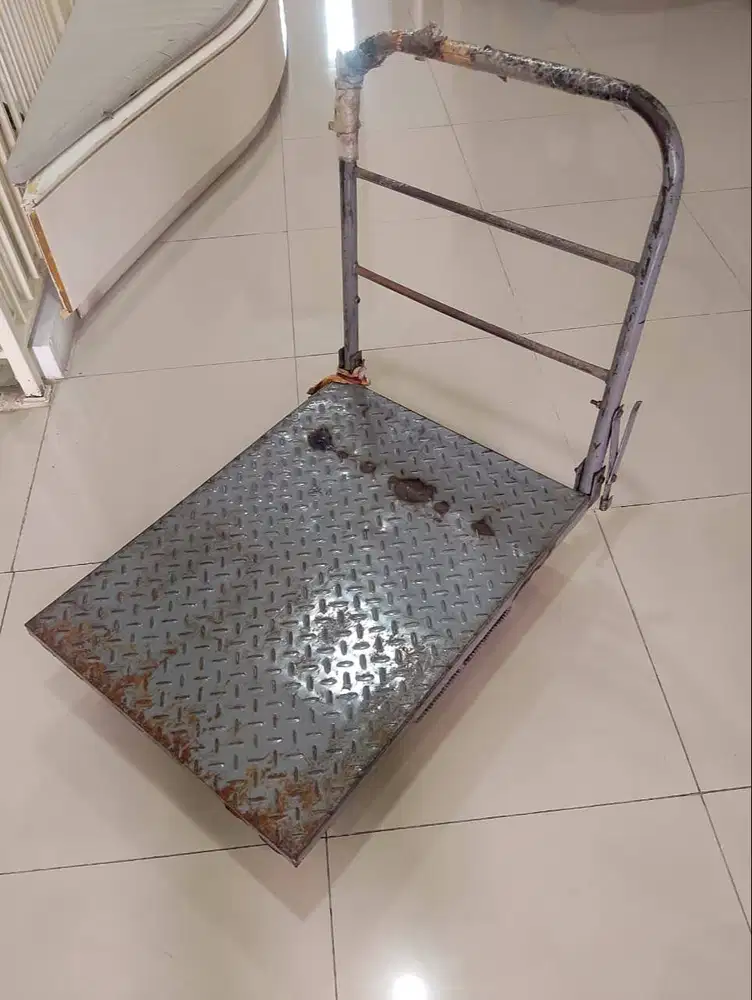 Dijual Trolley / Trolly Kecil Bekas Multifungsi Kondisi Masih Bagus |
