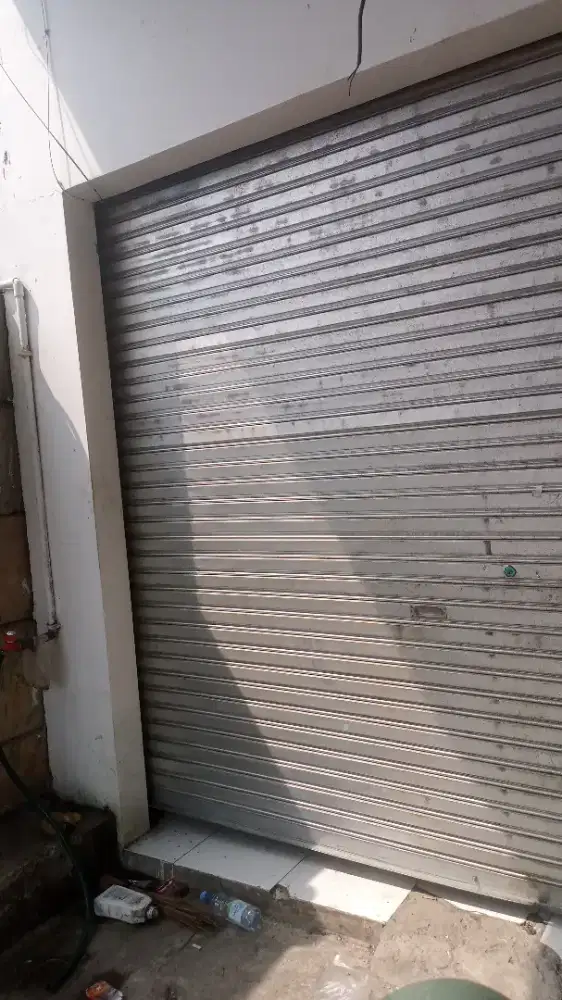 Terima pemasangan baru dan perbaikan rolling door