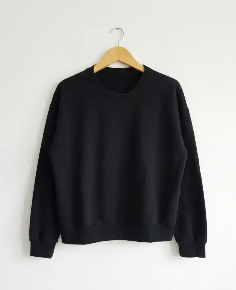 crewneck hitam bekas baju bekas kaos bekas