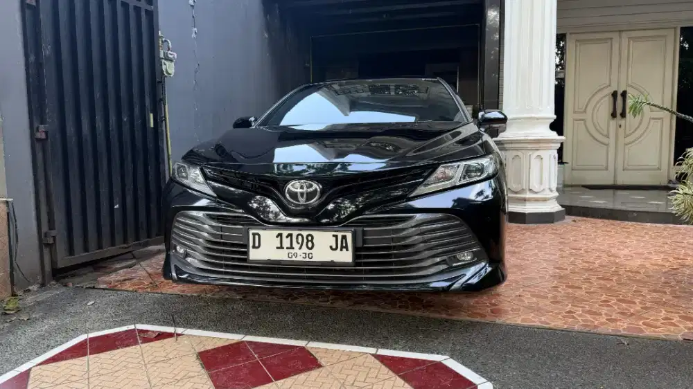CAMRY V AT 2020