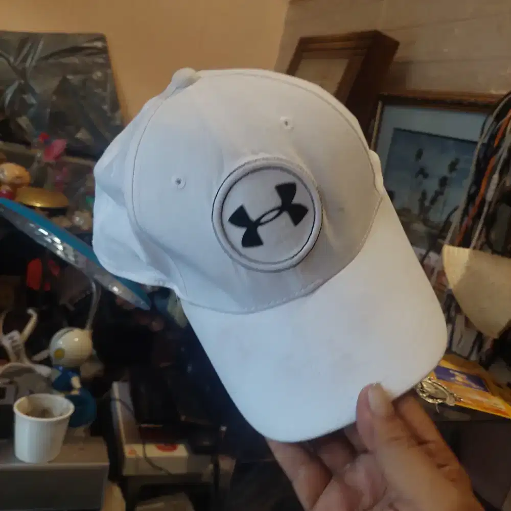 Topi golf under armor all siza man