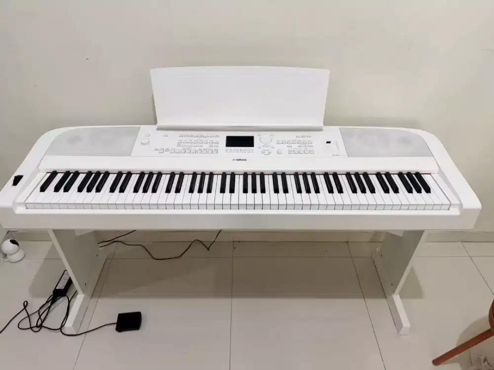 YAMAHA DGX 670 WHITE FULL SET LIKE NEW