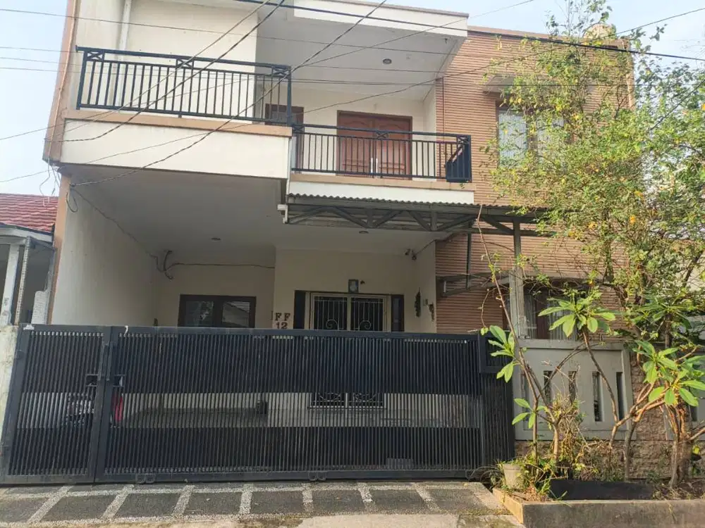 Disewakan Rumah Nyaman 2 Lantai - Lokasi Strategis