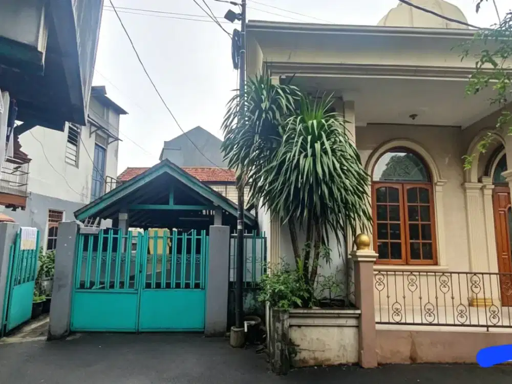 RUMAH DAN TANAH YG LUAS BELAKANG UNIV ESA UNGGUL , DEKAT TAMAN ANGGREK
