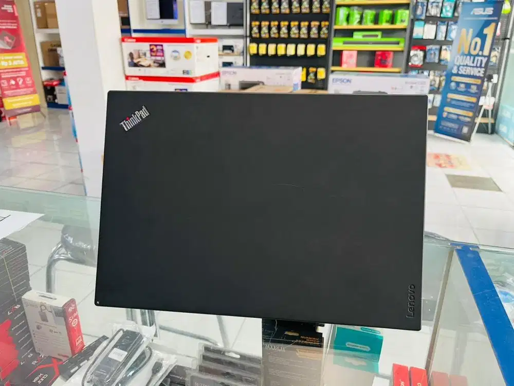 Laptop Lenovo Thinkpad i5 gen8 ram 8gb ssd 256gb garansi 6bln