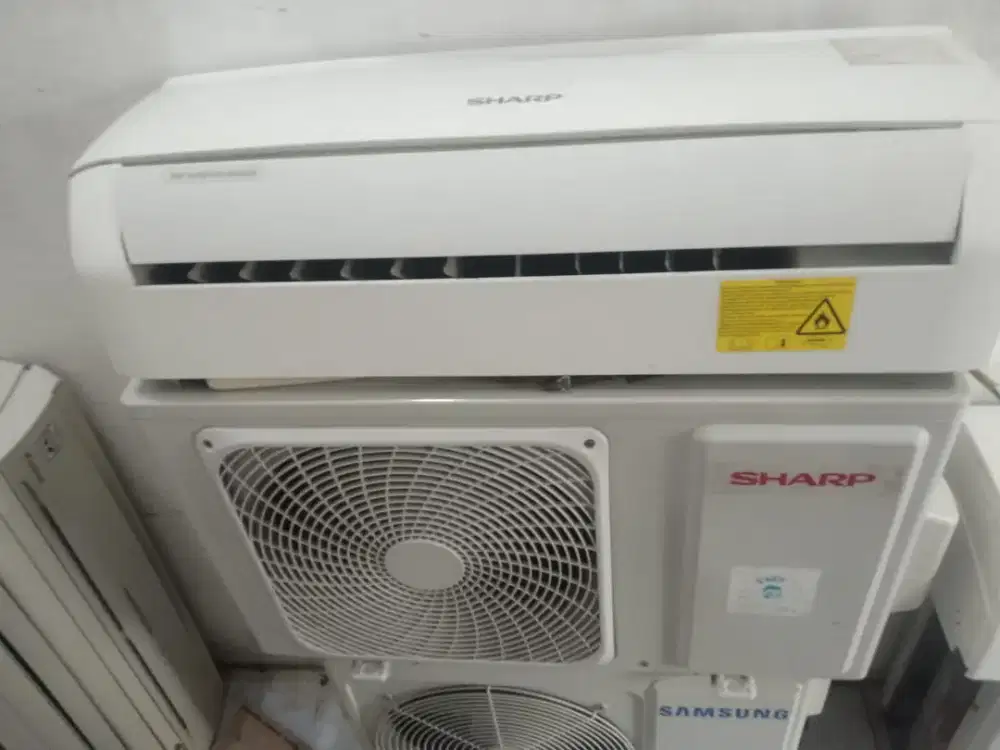 Jual ac sharp 1/2  pk R 32 350watt kondisi 95% ori semua