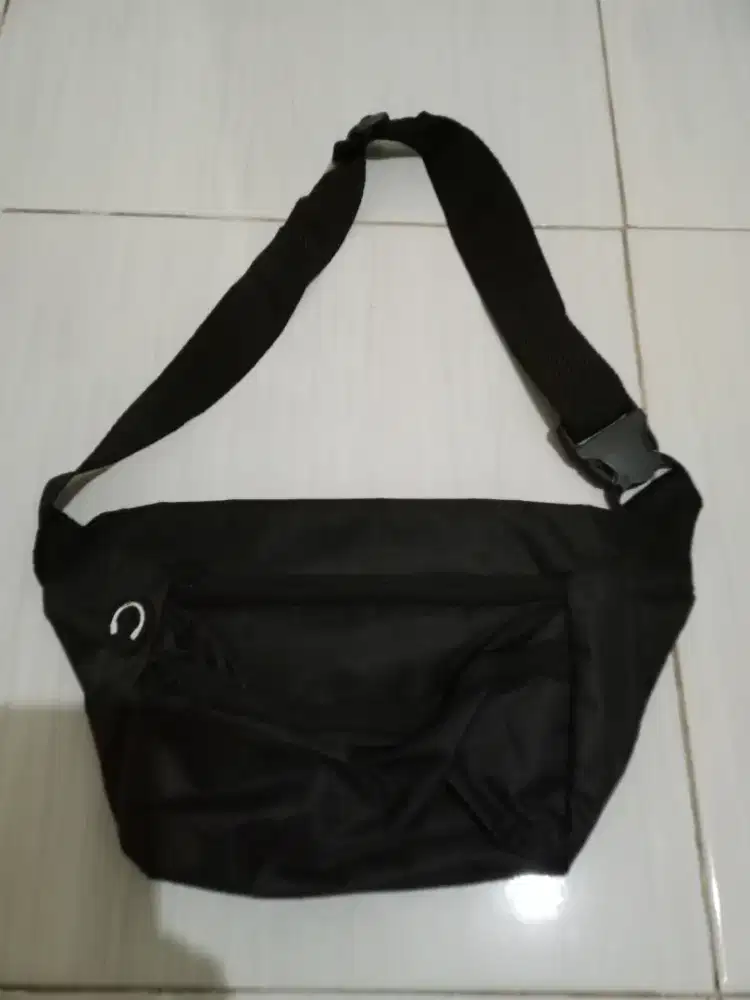 Tas Pinggang Hitam