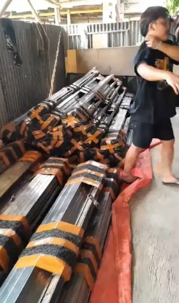 PINTU HARMONIKA KOPERASI MERAH PUTIH