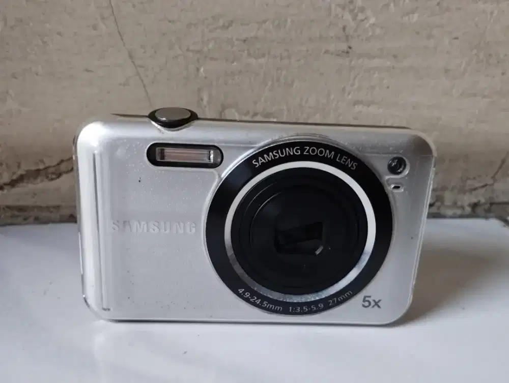 Kamera digital samsung Es 75 ( lensa tdk mau keluar,,butuh service )