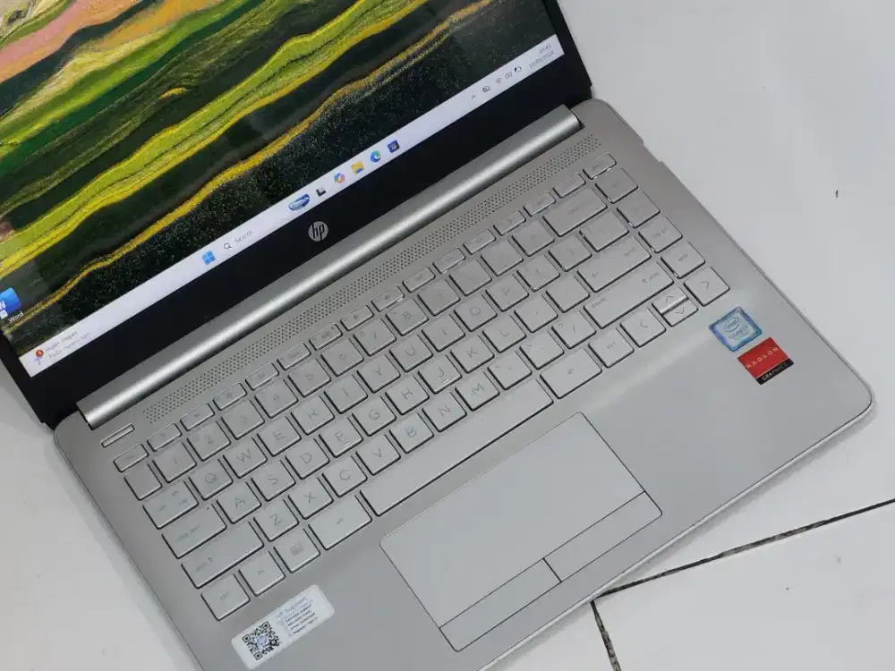 HP 14s-CF1048TX  INTEL CORE I7-8565U  RAM 8GB SSD 128 GB