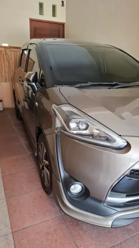 Toyota Sienta 1.5 Q - Automatic 2016