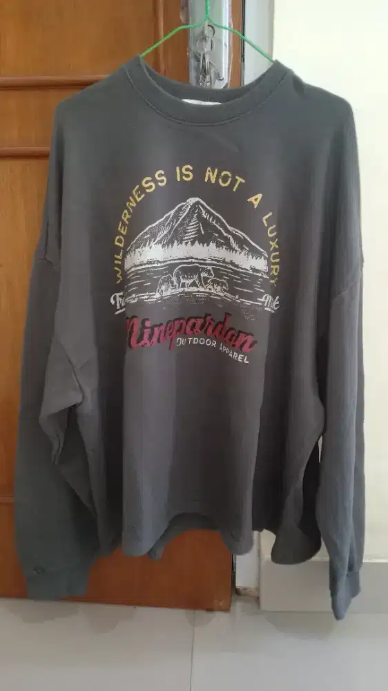 Preloved sweater oversized warna dark grey