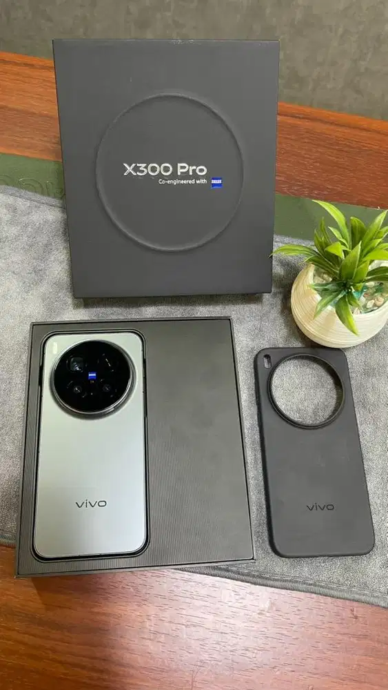 VIVO X300 pro 16/512 Black Like New Garansi Resmi On 28/11/2027