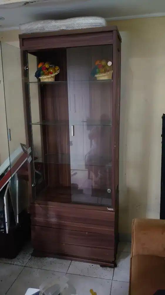 Lemari hias masih bagus, tebal