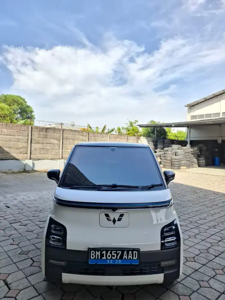 Wuling airev 2023 long range matic. Km 22rb antik