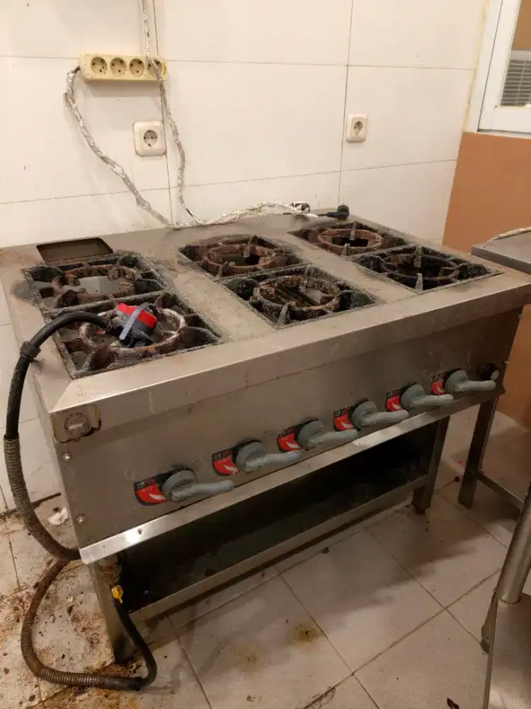 Kompor resto 6 tungku