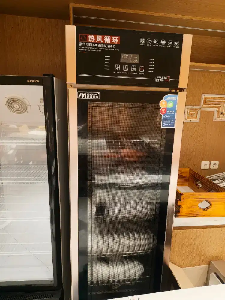 Lemari Steril alat makan