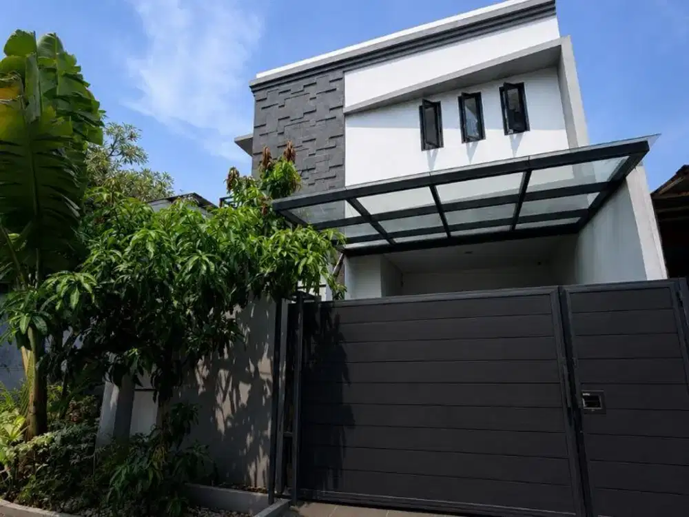 Rumah Hook 2 Lantai 4 Kamar Timur Laut Kolam Renang di Graha Raya