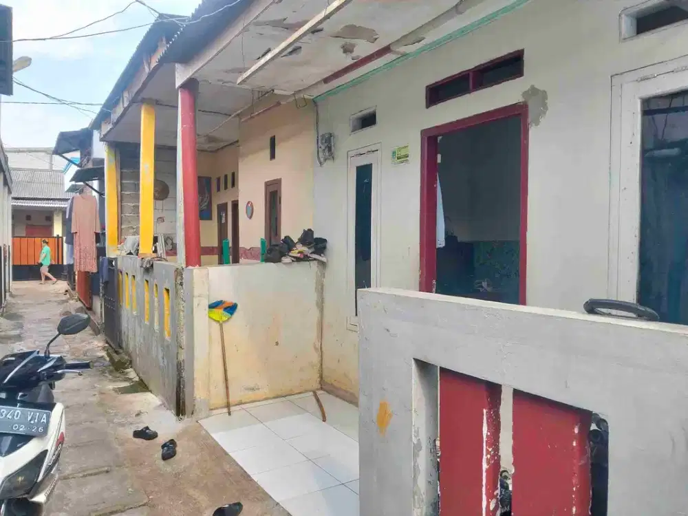 Di jual rumah minimalis second kondisi bagus kokoh permanen di Ciledug Tangerang kota.