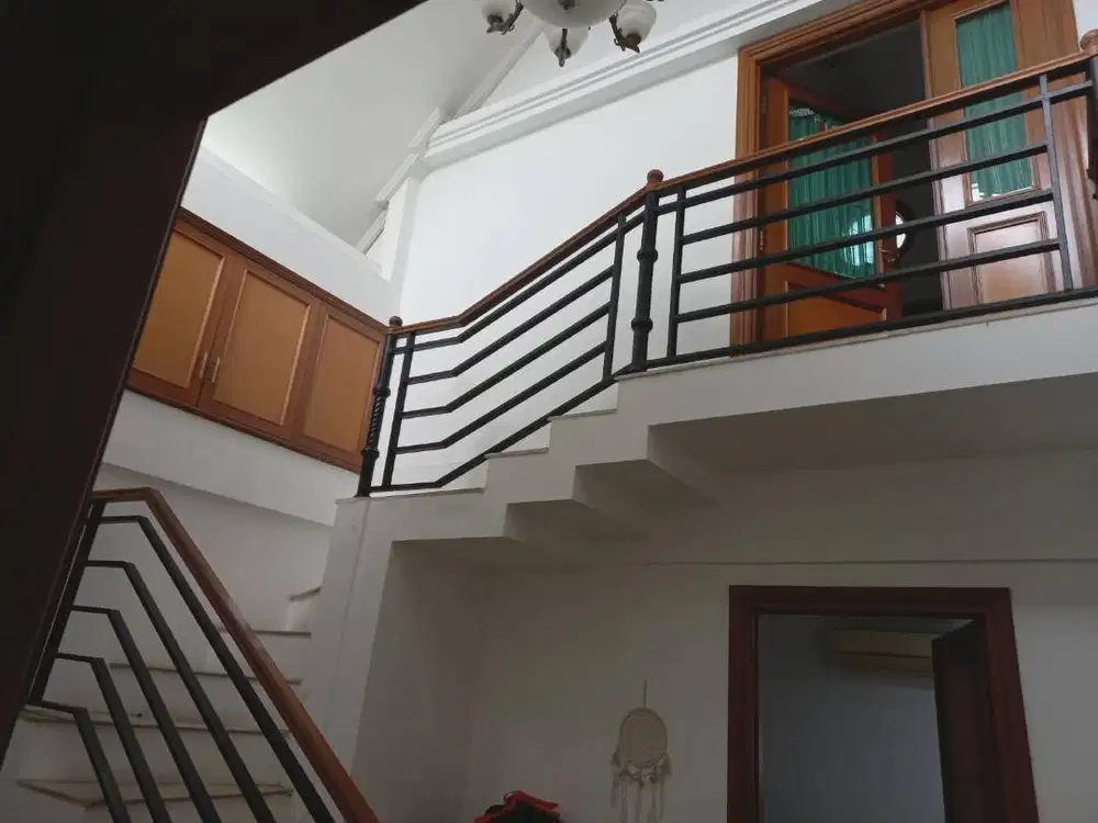 Rumah di Kemang Pratama 1, Bekasi, 3 lantai, Siap huni