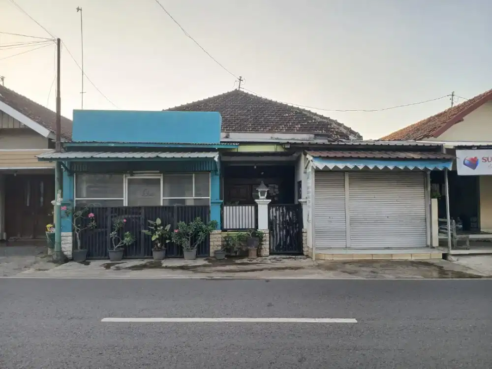 Rumah + 2 Toko Siap Buka Usaha di dekat SMK Animasi RUS Kudus