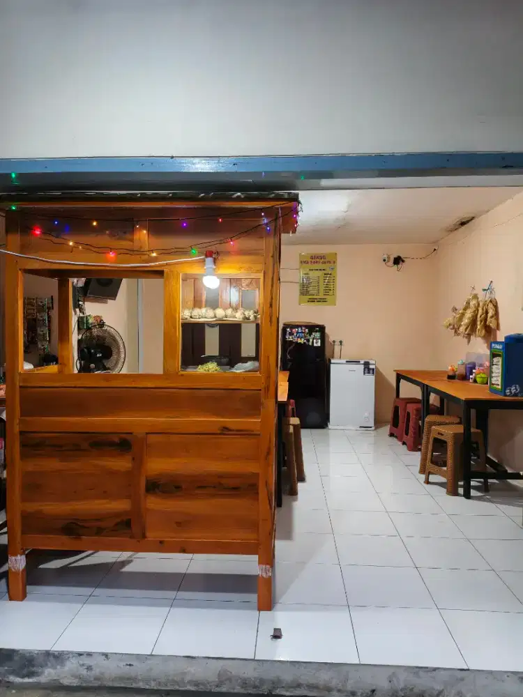 Dijual gerobak bakso kayu mahoni dan meja kayu mahoni 4 buah